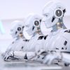 Beneficios de la inteligencia artificial: imagen de tres robots