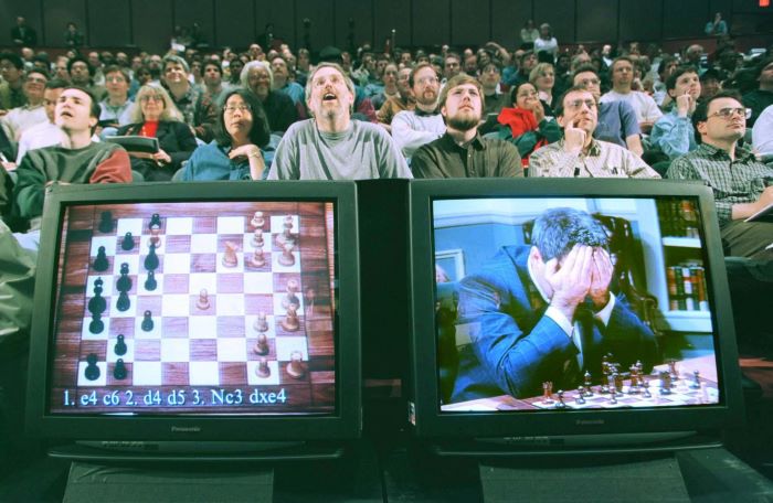 História da Inteligência Artificial: imagem de quando a máquina derrotou um Mestre em xadrez.